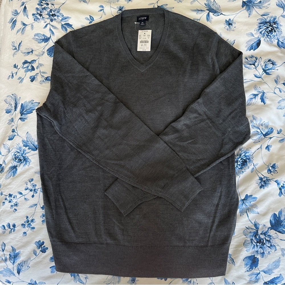 J. Crew Men’s V-Neck Merino Wool Blend Sweater in Charcoal Size XL